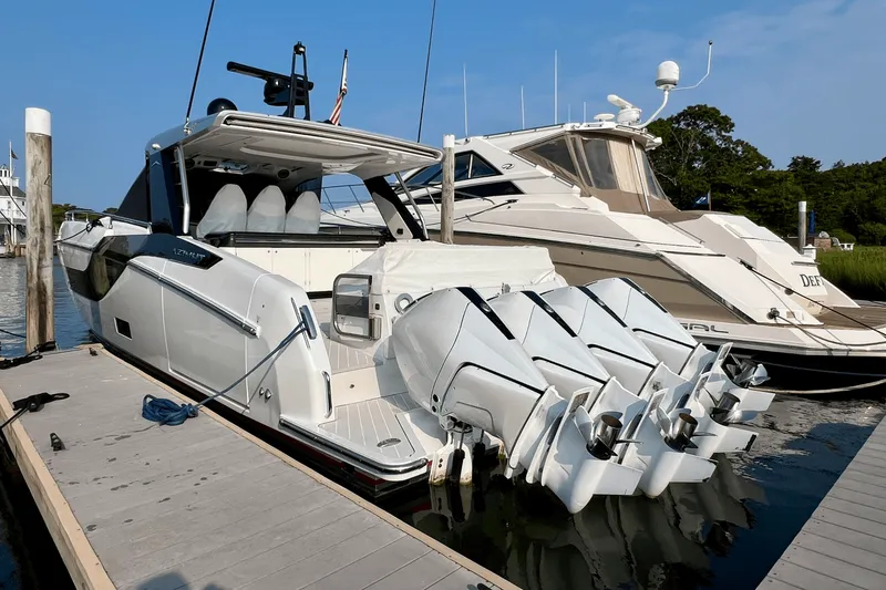 Slide: The Image of Azimut 47 VERVE 2022 - 8