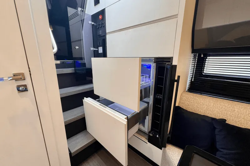 Slide: The Image of Azimut 47 VERVE 2022 - 80