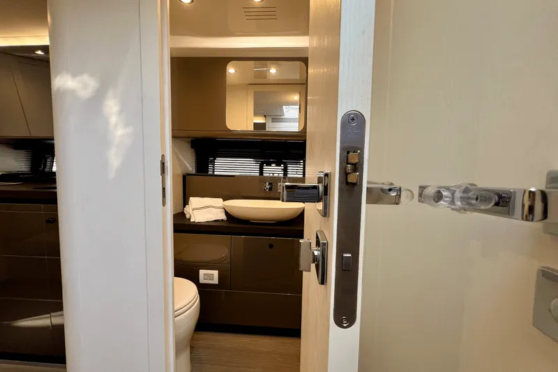 Slide: The Image of Azimut 47 VERVE 2022 - 81