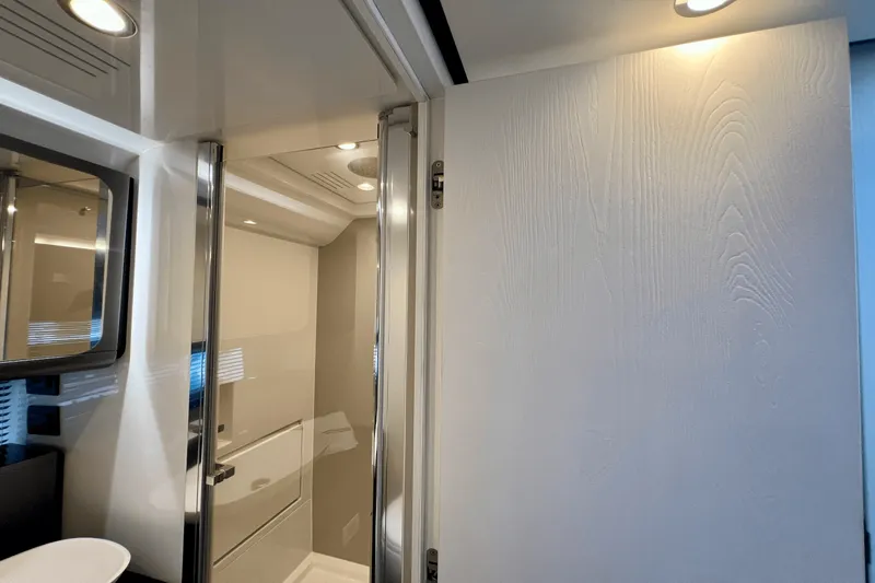 Slide: The Image of Azimut 47 VERVE 2022 - 82