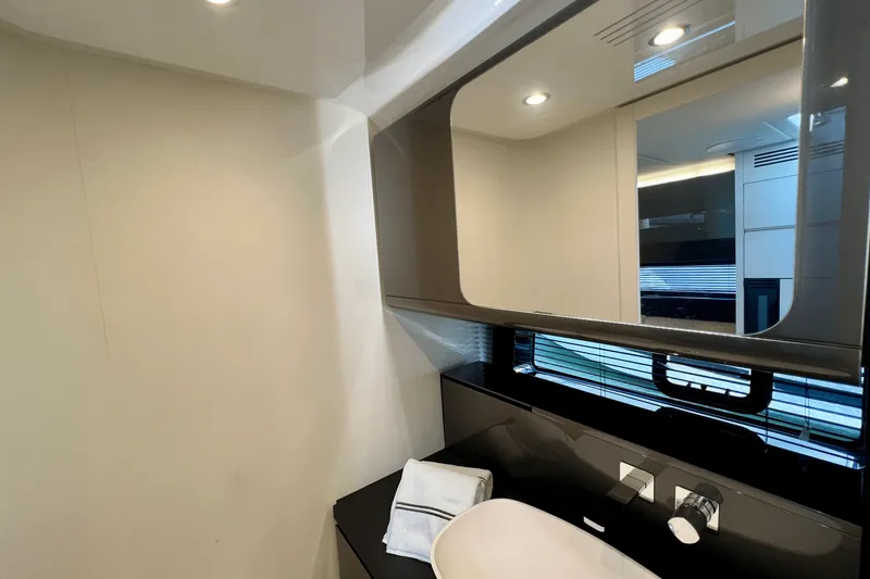 Slide: The Image of Azimut 47 VERVE 2022 - 84