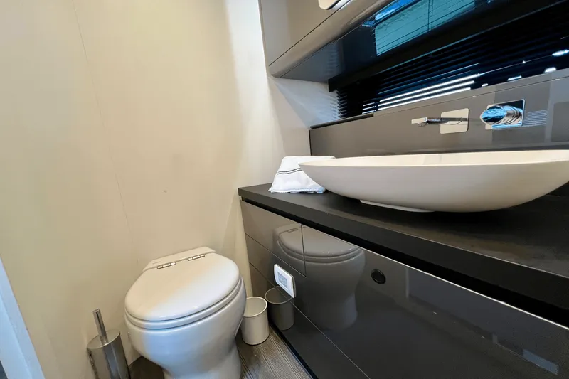 Slide: The Image of Azimut 47 VERVE 2022 - 85