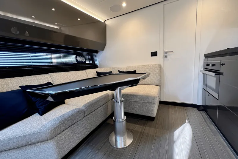 Slide: The Image of Azimut 47 VERVE 2022 - 86