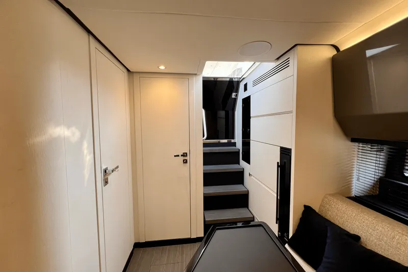 Slide: The Image of Azimut 47 VERVE 2022 - 87