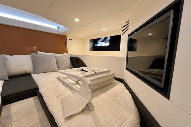 Slide: The Image of Azimut 47 VERVE 2022 - 90