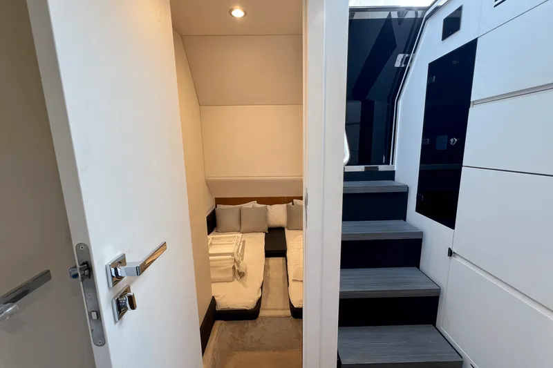 Slide: The Image of Azimut 47 VERVE 2022 - 91