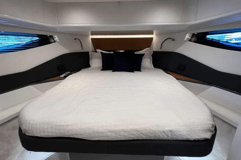 Slide: The Image of Azimut 47 VERVE 2022 - 93