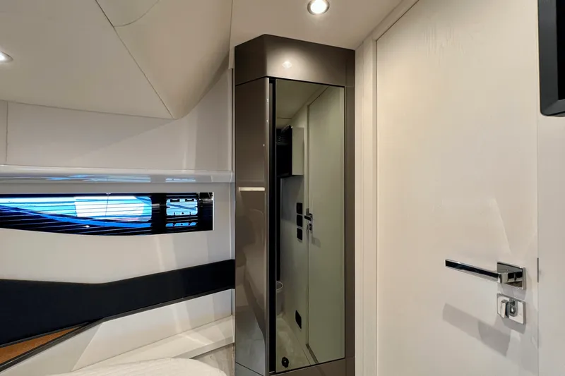 Slide: The Image of Azimut 47 VERVE 2022 - 96