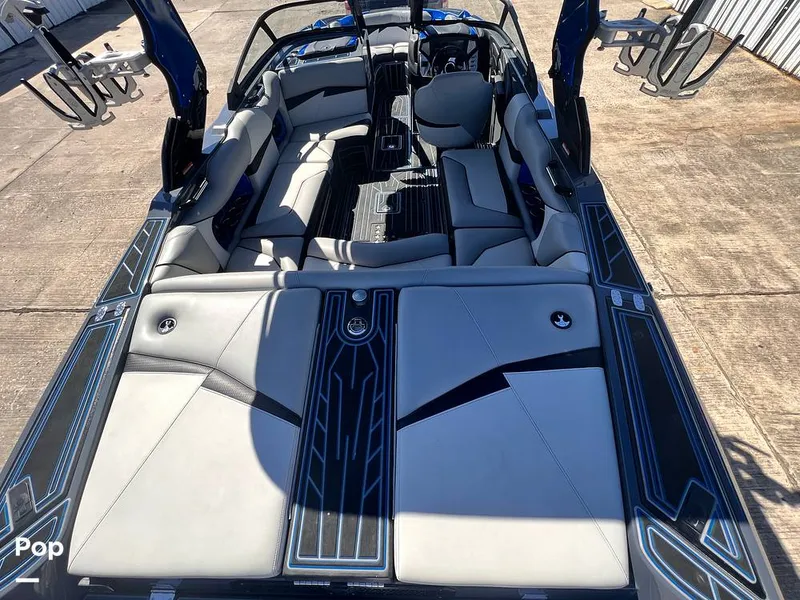 Slide: The Image of Centurion Fi23 2019 - 13220741