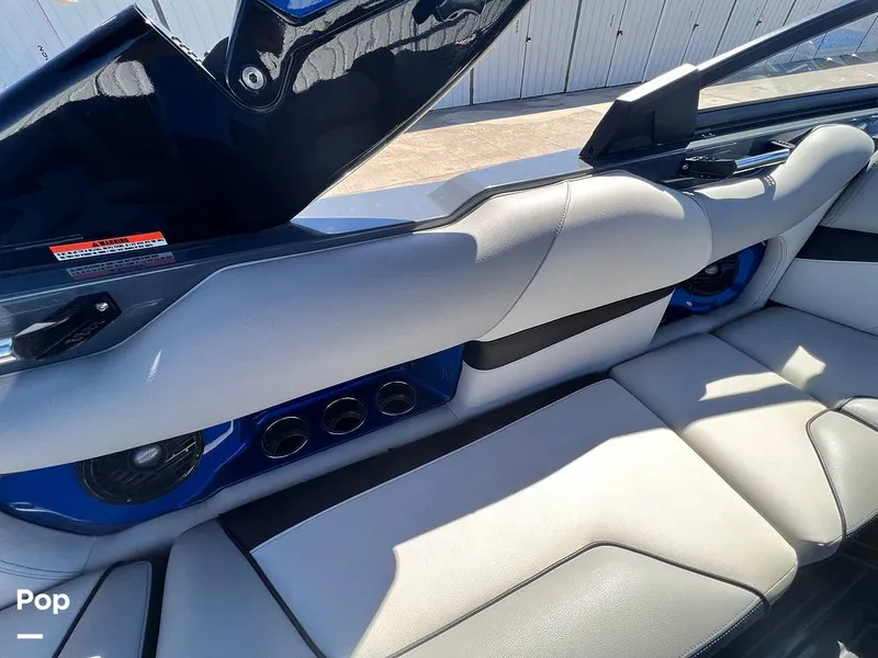 Slide: The Image of Centurion Fi23 2019 - 13220789