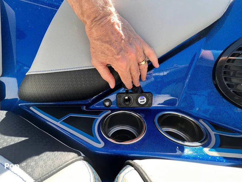 Slide: The Image of Centurion Fi23 2019 - 13220800