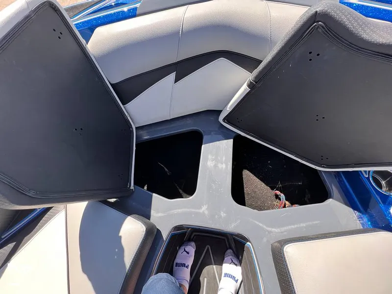 Slide: The Image of Centurion Fi23 2019 - 13220803