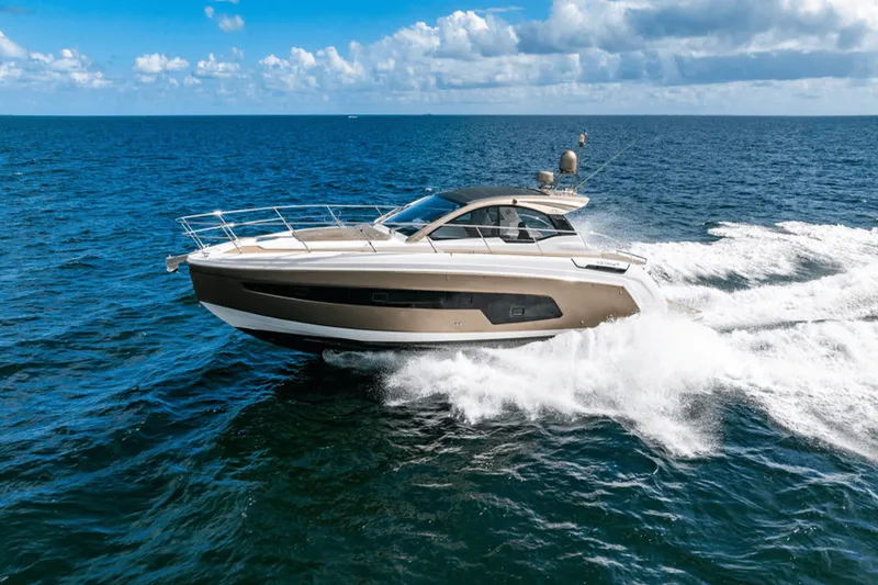 Slide: The Image of Azimut ATLANTIS 45 2020 - 14