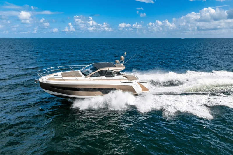 Slide: The Image of Azimut ATLANTIS 45 2020 - 17