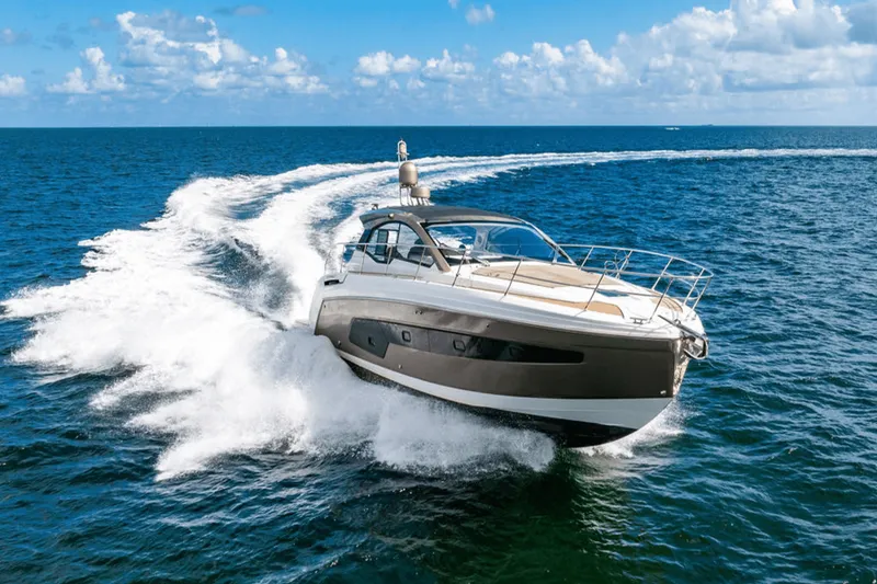 Slide: The Image of Azimut ATLANTIS 45 2020 - 18