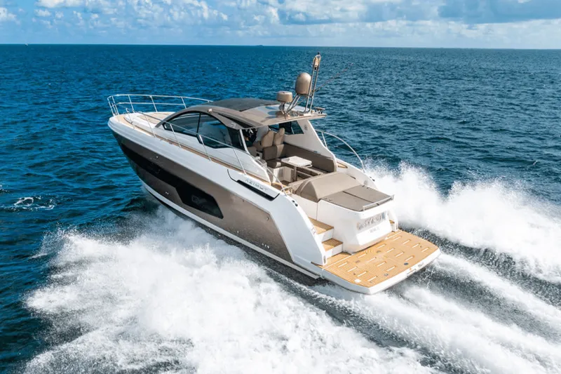 Slide: The Image of Azimut ATLANTIS 45 2020 - 24