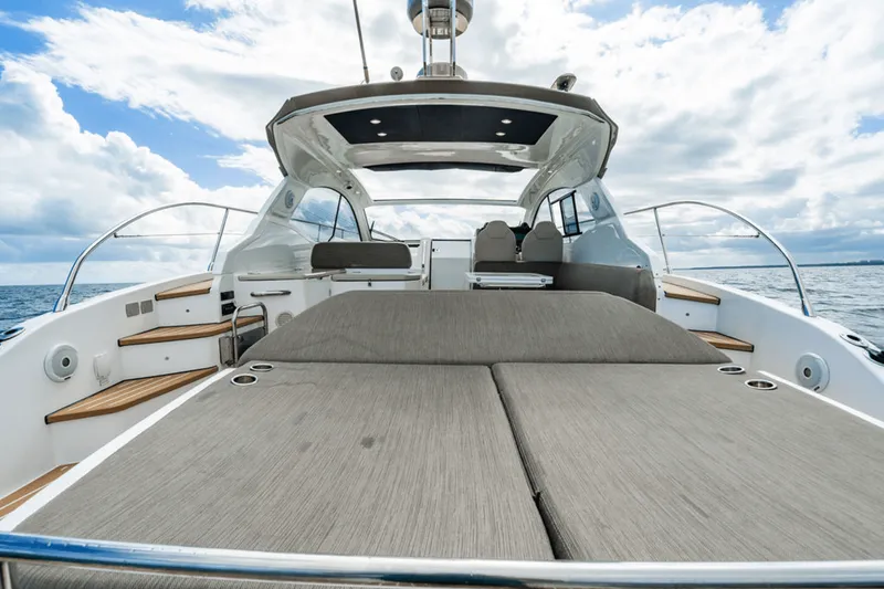 Slide: The Image of Azimut ATLANTIS 45 2020 - 32