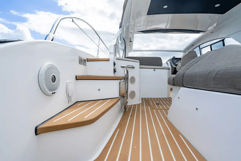 Slide: The Image of Azimut ATLANTIS 45 2020 - 33