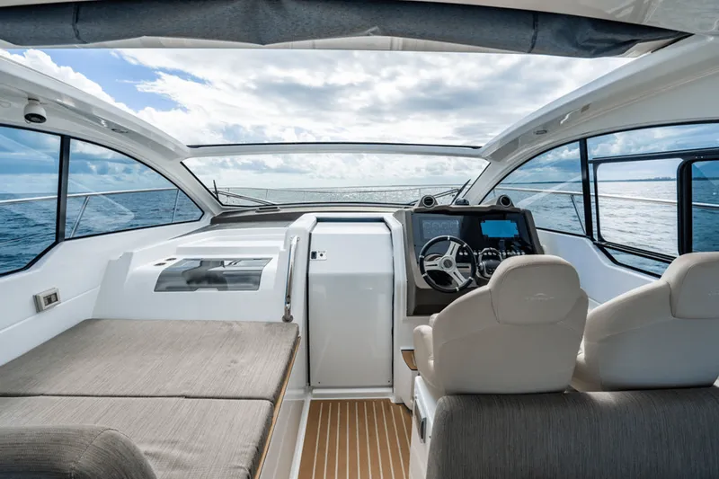 Slide: The Image of Azimut ATLANTIS 45 2020 - 37