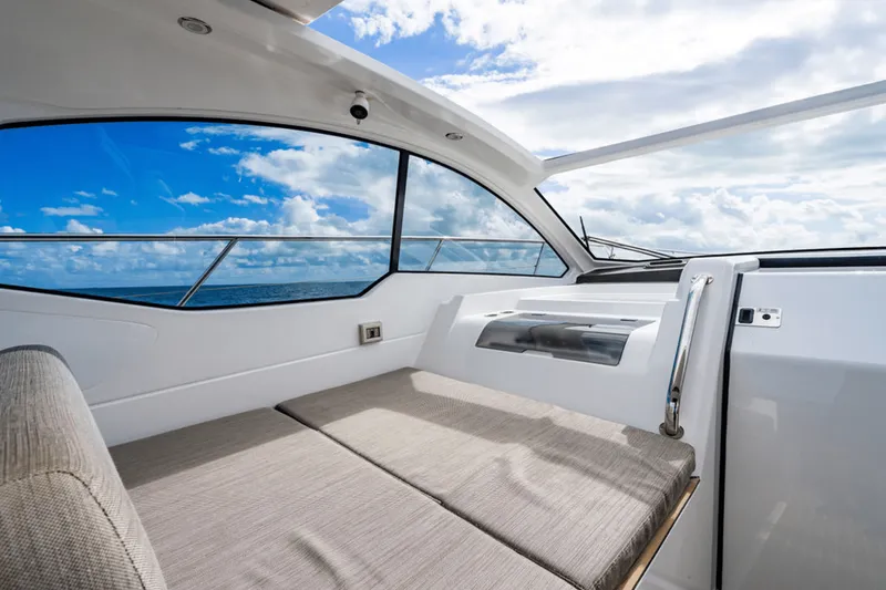 Slide: The Image of Azimut ATLANTIS 45 2020 - 48