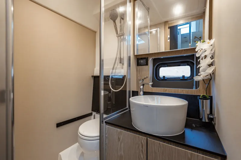 Slide: The Image of Azimut ATLANTIS 45 2020 - 70