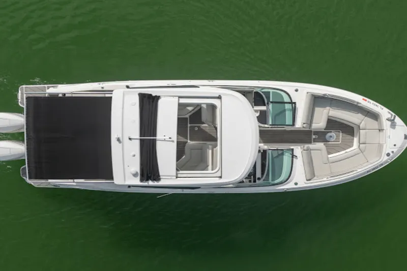 Slide: The Image of Sea Ray 310 SLX-OB 2023 - 10