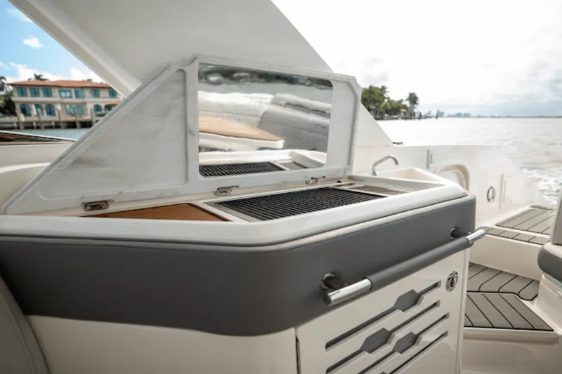 Slide: The Image of Sea Ray 310 SLX-OB 2023 - 12