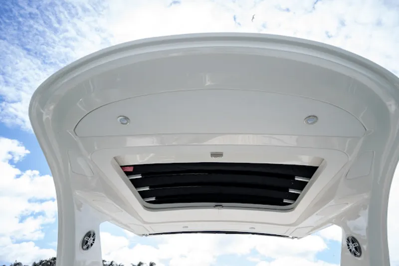 Slide: The Image of Sea Ray 310 SLX-OB 2023 - 14