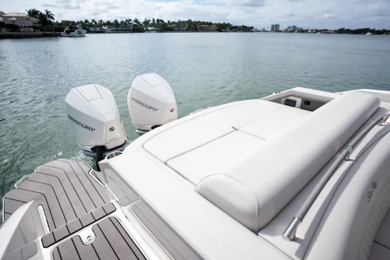 Slide: The Image of Sea Ray 310 SLX-OB 2023 - 17