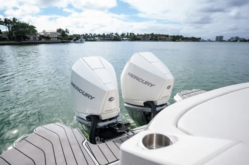 Slide: The Image of Sea Ray 310 SLX-OB 2023 - 18