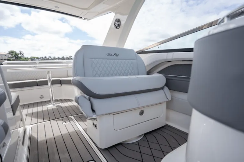 Slide: The Image of Sea Ray 310 SLX-OB 2023 - 22