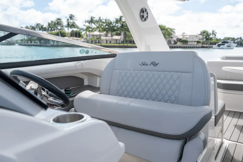 Slide: The Image of Sea Ray 310 SLX-OB 2023 - 23