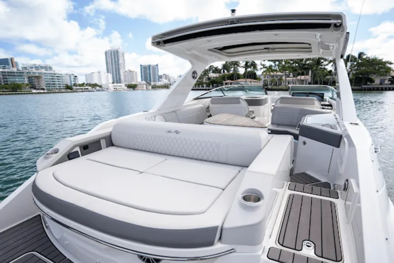 Slide: The Image of Sea Ray 310 SLX-OB 2023 - 26
