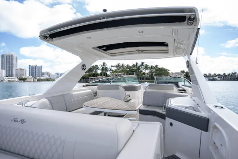 Slide: The Image of Sea Ray 310 SLX-OB 2023 - 27