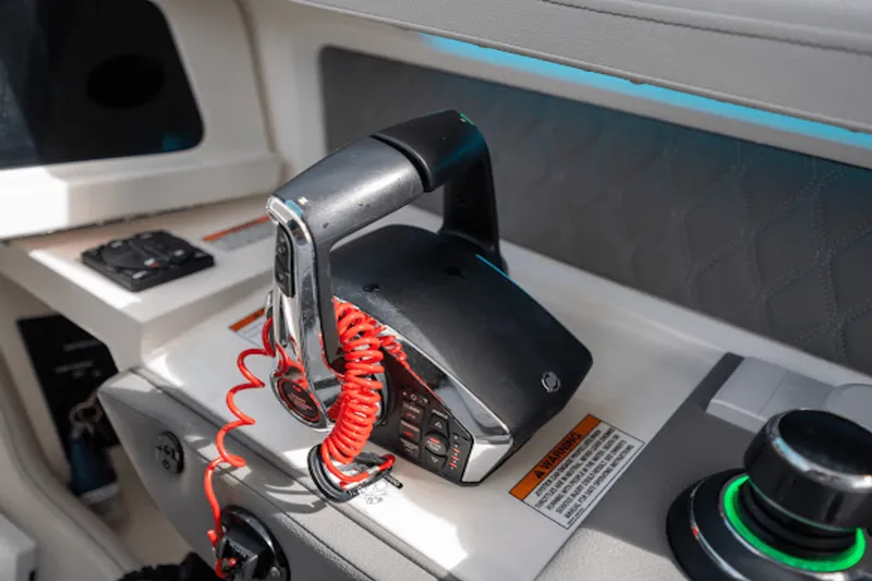 Slide: The Image of Sea Ray 310 SLX-OB 2023 - 31