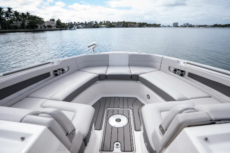 Slide: The Image of Sea Ray 310 SLX-OB 2023 - 32