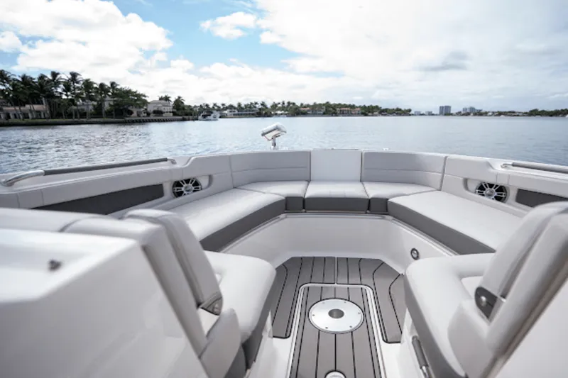 Slide: The Image of Sea Ray 310 SLX-OB 2023 - 33