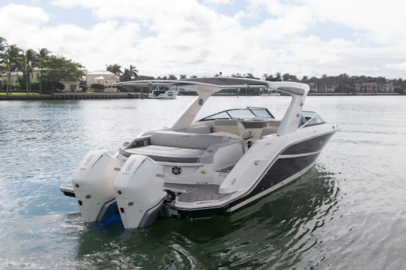 Slide: The Image of Sea Ray 310 SLX-OB 2023 - 38