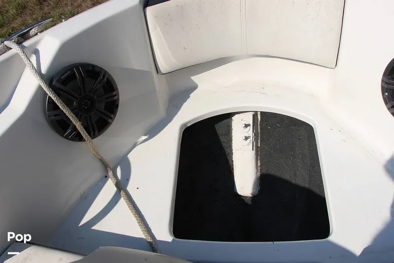 Slide: The Image of Sea Ray 190 Sport 2015 - 13160082