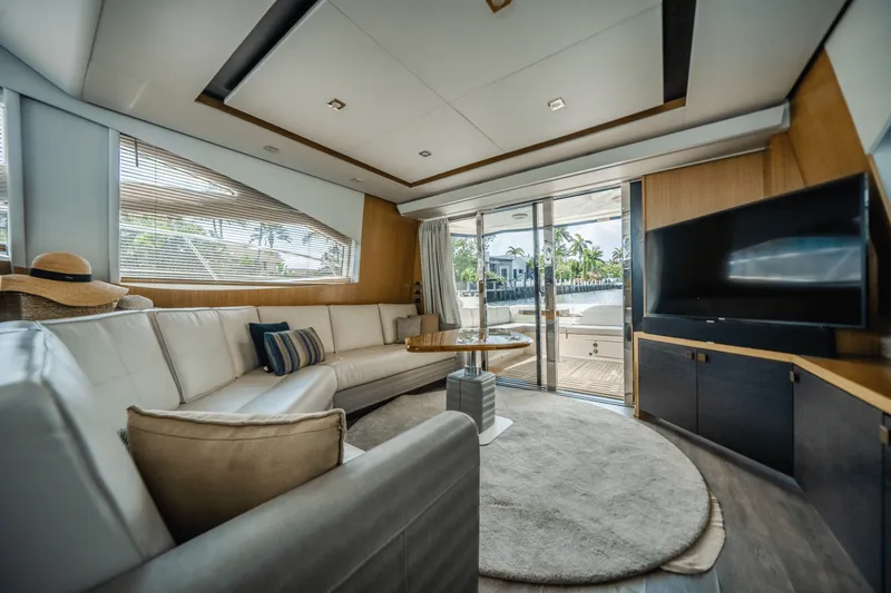 Slide: The Image of Sea Ray 59 FLY 2018 - 14