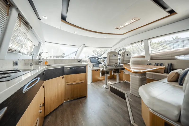 Slide: The Image of Sea Ray 59 FLY 2018 - 15