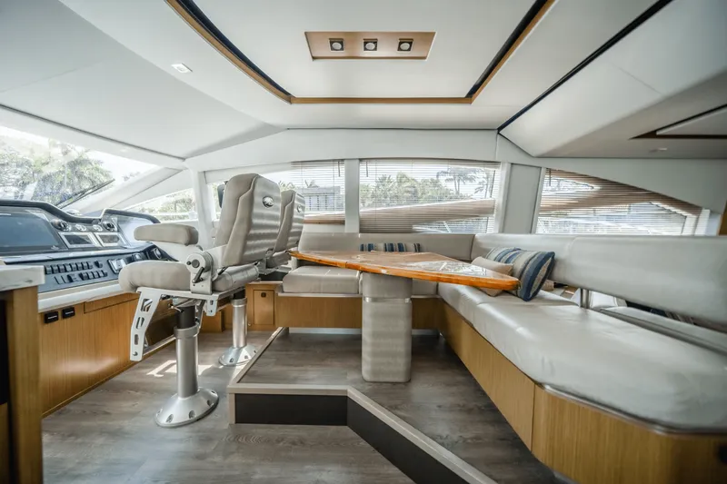 Slide: The Image of Sea Ray 59 FLY 2018 - 17