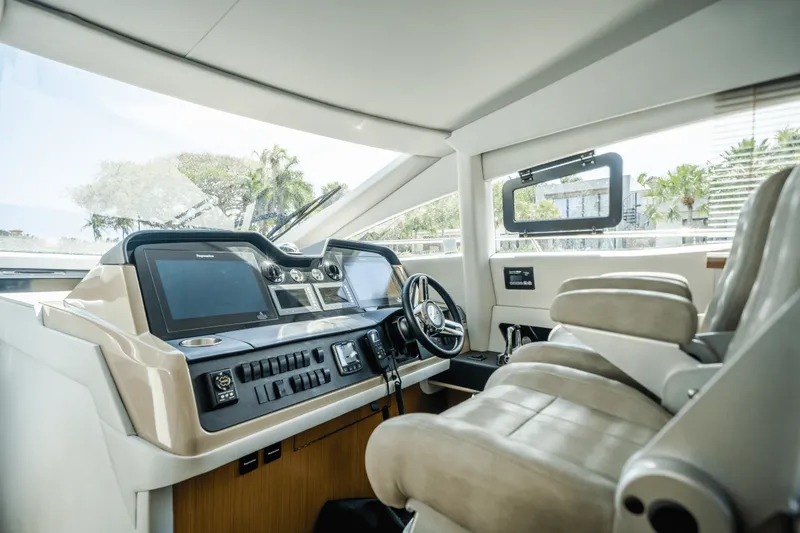 Slide: The Image of Sea Ray 59 FLY 2018 - 19