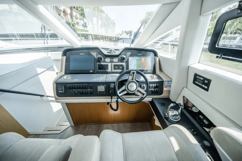 Slide: The Image of Sea Ray 59 FLY 2018 - 20