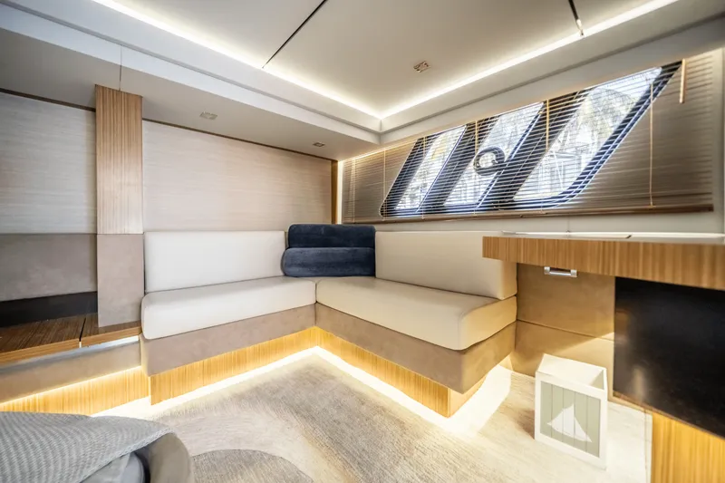 Slide: The Image of Sea Ray 59 FLY 2018 - 25