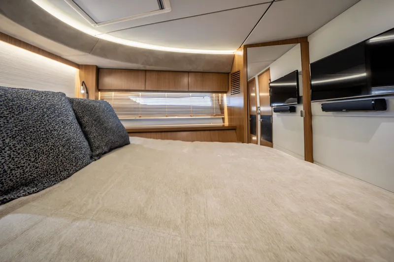 Slide: The Image of Sea Ray 59 FLY 2018 - 29