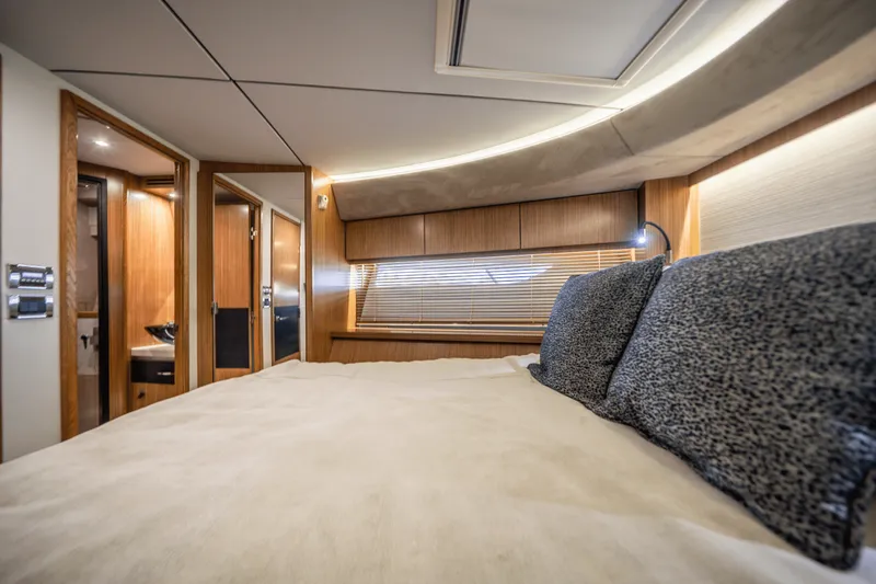 Slide: The Image of Sea Ray 59 FLY 2018 - 30