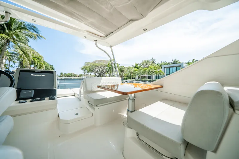 Slide: The Image of Sea Ray 59 FLY 2018 - 35