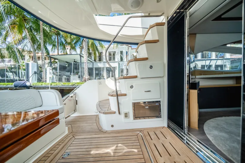 Slide: The Image of Sea Ray 59 FLY 2018 - 9
