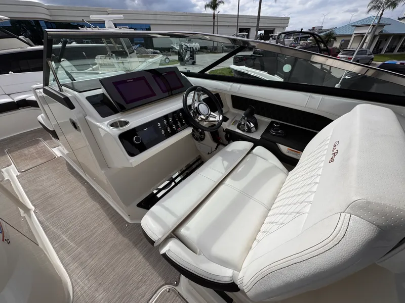 Slide: The Image of Sea Ray 310 SLX OUTBOARD 2019 - 16